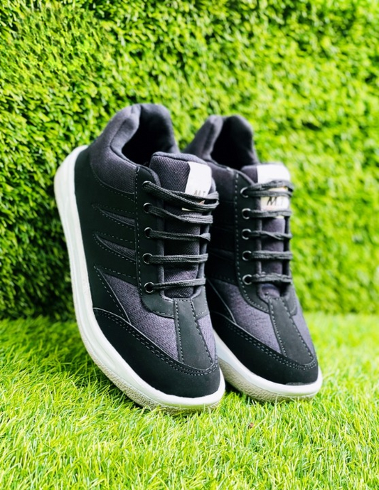 Men’s Outdoor Running Shoes Waterproof Casual Desert Sneakers